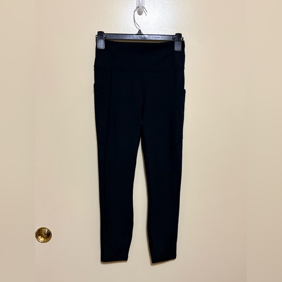 Fabletics Pants - Fabletics Oasis High Waisted 7/8 Black Leggings